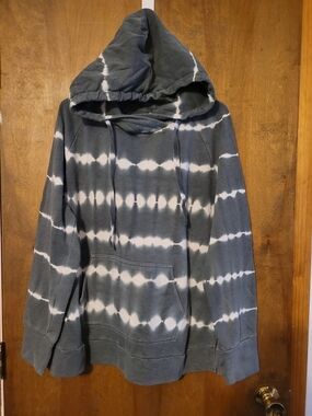 GreenTea Grey & White Tie-Dye Hooded Pullover